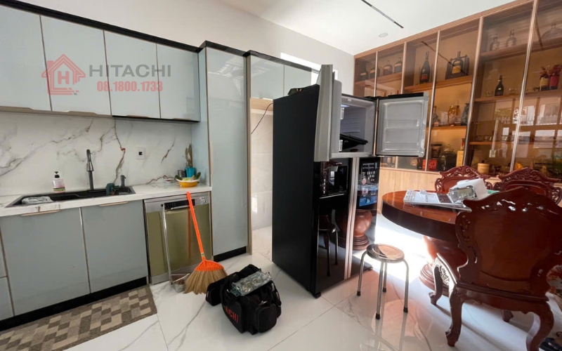 Sua tu lanh hitachi 4 canh bi ho cua