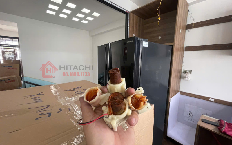 Gia thay bom nuoc uong tu lanh hitachi
