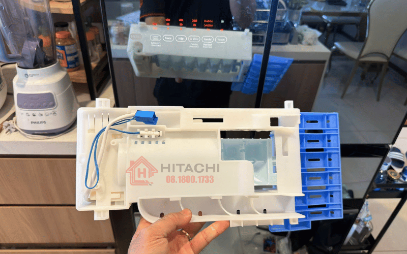 Tu lanh hitachi bao loi f018 3