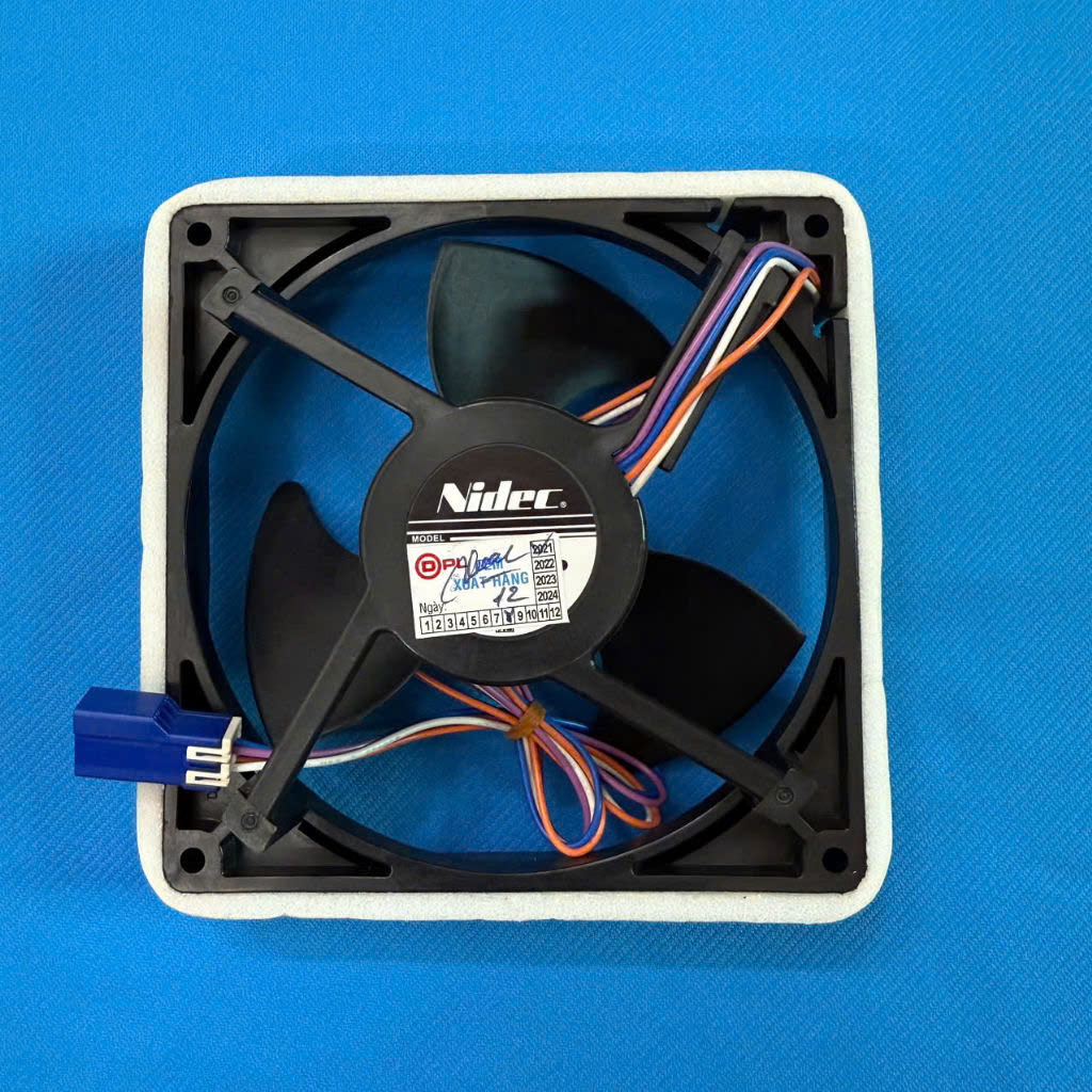Quat tu lanh hitachi 4 day