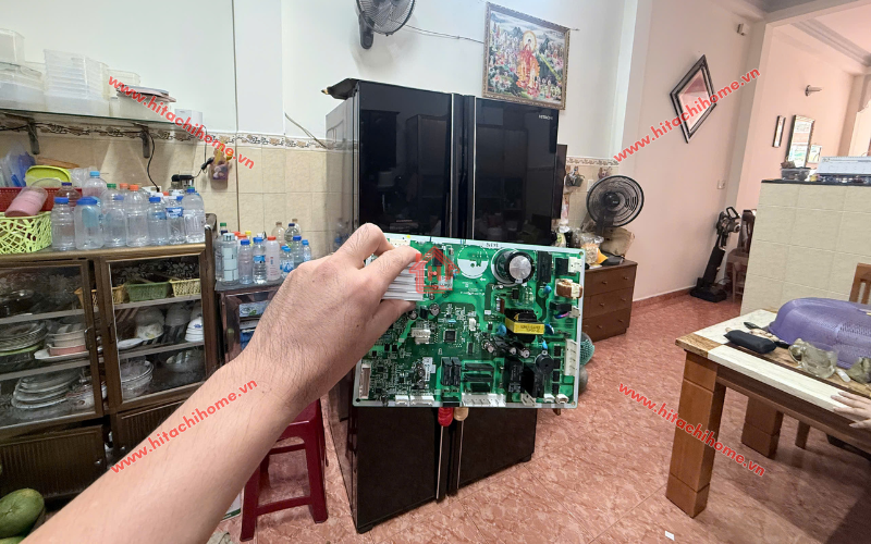Sua tu lanh hitachi bao loi f013
