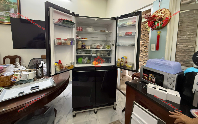 Tu lanh hitachi 4 canh chay nuoc ngay cua 2