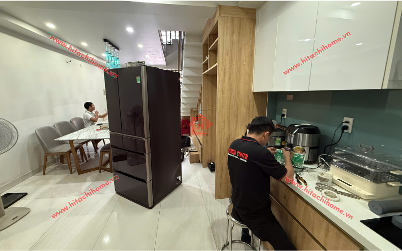 Tu lanh hitachi chop 13 nhip den chia khoa